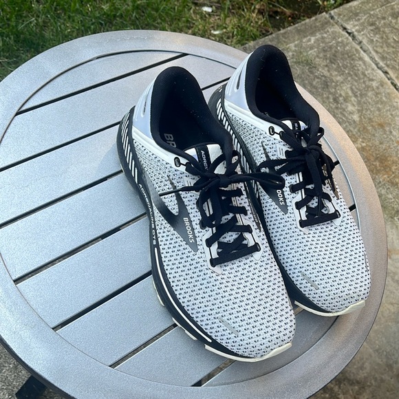 Brooks Other - Brooks Adrenaline GTS 22 white/black size 8 men’s